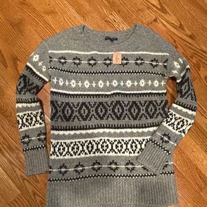 BRAND NEW AE PRINTED SWEATER